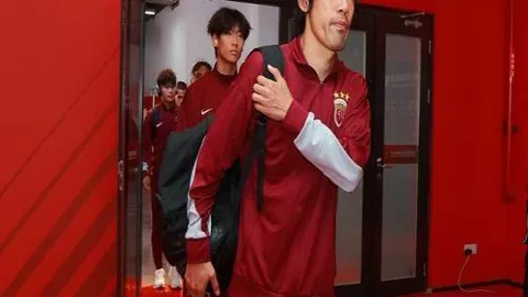 “切尔西逆转曼城领跑英超四强，热刺连败遭遇同城敌手重挫”